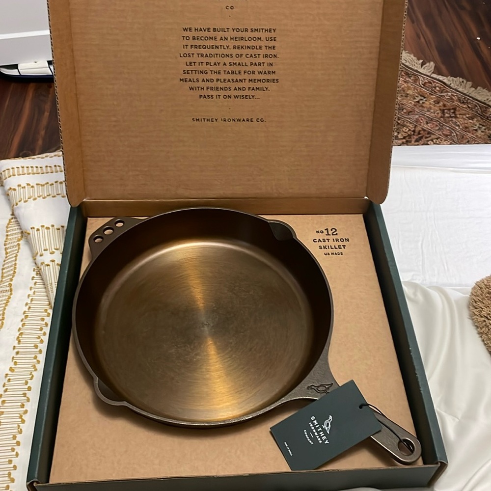 SMITHEY 12in Cast Iron Skillet